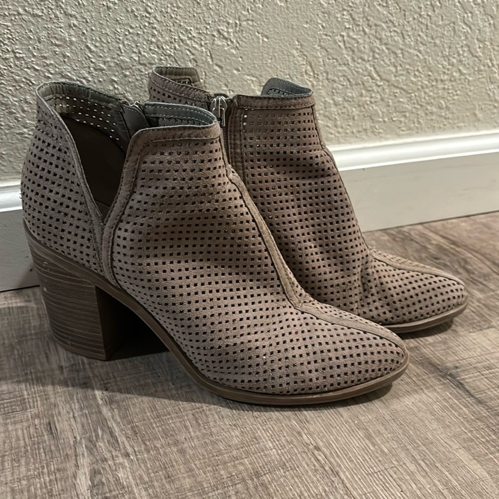 DV Booties Tan size 9 by Dolce Vita